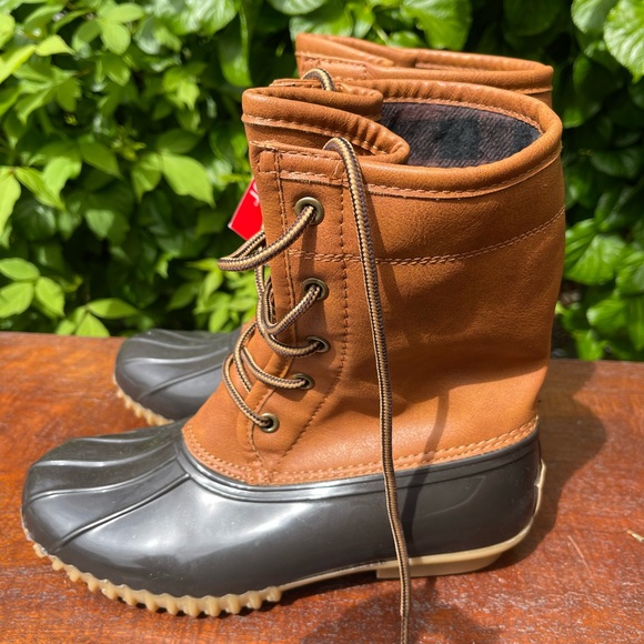 NWT The Original Duck Boot, size 6 - Picture 6 of 7